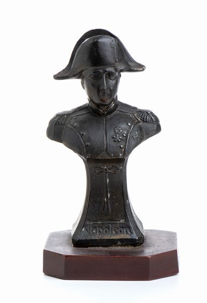 piccolo busto in antimonio di Napoleone  - Asta Militaria, Ordini cavallereschi, Napoleonica - Associazione Nazionale - Case d'Asta italiane