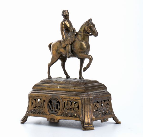 Piccola scultura con Napoleone a cavallo  - Asta Militaria, Ordini cavallereschi, Napoleonica - Associazione Nazionale - Case d'Asta italiane