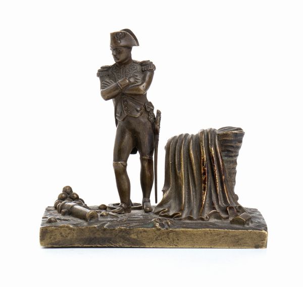 Piccola scultura in bronzo di Napoleone sul campo di battaglia  - Asta Militaria, Ordini cavallereschi, Napoleonica - Associazione Nazionale - Case d'Asta italiane