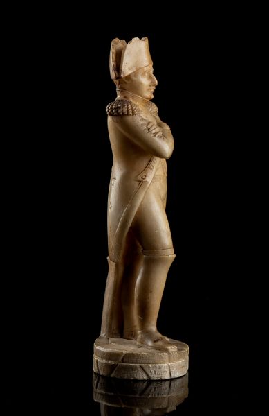 scultura in alabastro ritratto in piedi dell'imperatore  - Asta Militaria, Ordini cavallereschi, Napoleonica - Associazione Nazionale - Case d'Asta italiane