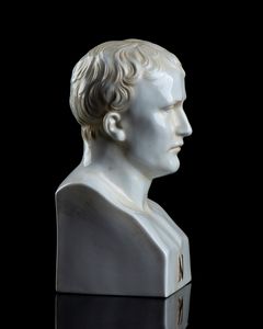 Busto di Napoleone in porcellana  - Asta Militaria, Ordini cavallereschi, Napoleonica - Associazione Nazionale - Case d'Asta italiane