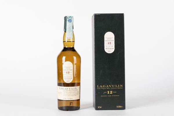 Scozia : Lagavulin 12 Years Scotch Whisky Natural Cask Strenght  - Asta Distillati da Collezione - Associazione Nazionale - Case d'Asta italiane