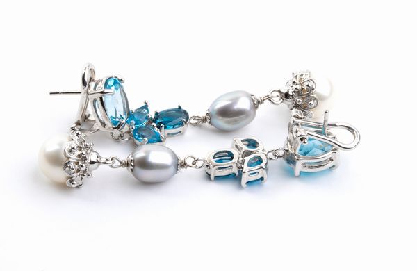 Orecchini pendenti in oro con perle e topazi azzurri  - Asta Gioielli, Orologi e Penne - Associazione Nazionale - Case d'Asta italiane