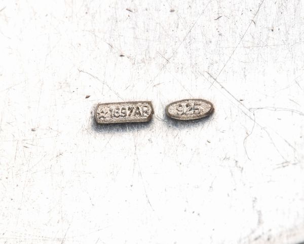 GUCCI : Due catene in argento con pendenti  - Asta Gioielli, Orologi e Penne - Associazione Nazionale - Case d'Asta italiane