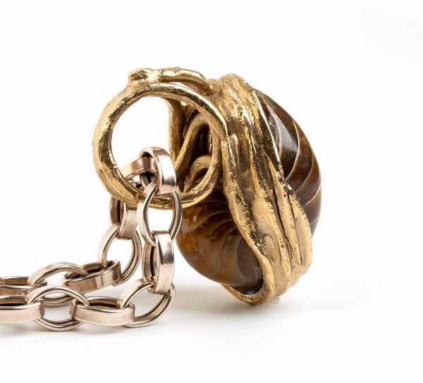 Collana in argento con anello-pendente incastonato con fossile  - Asta Gioielli, Orologi e Penne - Associazione Nazionale - Case d'Asta italiane