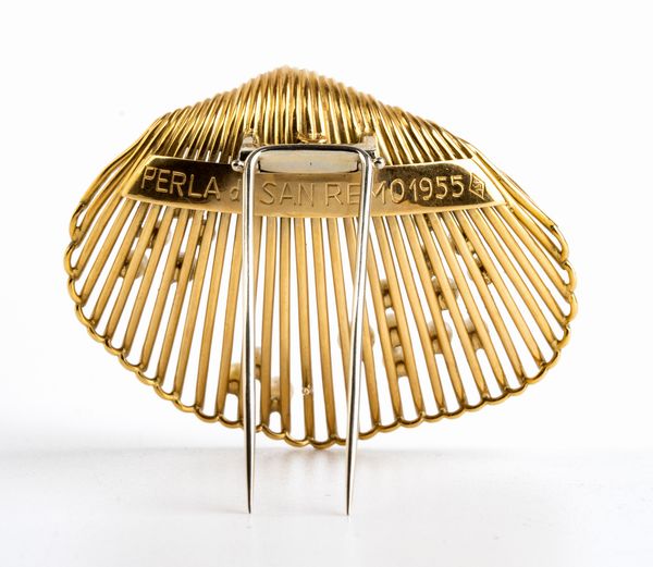 Spilla in oro e perle, Premio Perla Di Sanremo 1955, appartenuta alla Contessa Paola Della Chiesa  - Asta Gioielli, Orologi e Penne - Associazione Nazionale - Case d'Asta italiane