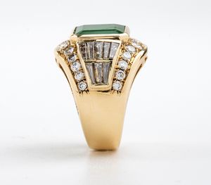 Anello in oro con smeraldo e diamanti  - Asta Gioielli, Orologi e Penne - Associazione Nazionale - Case d'Asta italiane