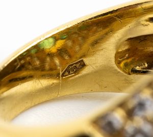 Anello in oro con smeraldi e diamanti  - Asta Gioielli, Orologi e Penne - Associazione Nazionale - Case d'Asta italiane