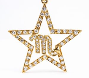 Collana in oro con pendente simbolo zodiacale in diamanti  - Asta Gioielli, Orologi e Penne - Associazione Nazionale - Case d'Asta italiane