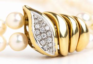 Girocollo in oro con 2 fili di perle e diamanti  - Asta Gioielli, Orologi e Penne - Associazione Nazionale - Case d'Asta italiane