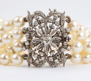 Bracciale in oro con 4 fili di perle e diamanti  - Asta Gioielli, Orologi e Penne - Associazione Nazionale - Case d'Asta italiane
