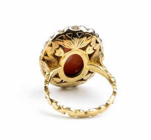 Anello in oro e argento con corallo Mediterraneo  - Asta Gioielli, Orologi e Penne - Associazione Nazionale - Case d'Asta italiane