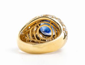 Anello in oro con zaffiro e diamanti  - Asta Gioielli, Orologi e Penne - Associazione Nazionale - Case d'Asta italiane