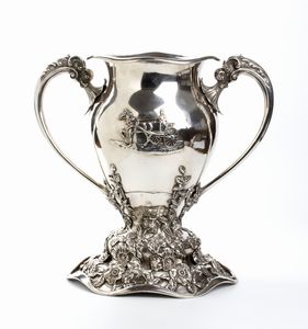 P.W. Ellis & Co. - Una grande coppa di presentazione canadese a due manici in argento
