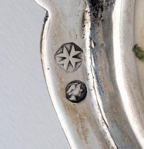 Vassoio italiano in argento  - Asta Argenti, avori, coralli e altri oggetti d'arte provenienti da importanti collezioni private - Associazione Nazionale - Case d'Asta italiane