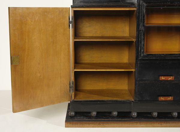 BORSANI GAETANO (1886 - 1955) : Controcredenza a due ante, vetrinetta e due cassetti con alzata a specchio per Atelier di Varedo  - Asta Asta 455 | DESIGN E ARTI DECORATIVE DEL NOVECENTO Tradizionale - Associazione Nazionale - Case d'Asta italiane