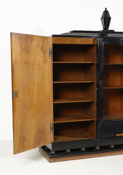 BORSANI GAETANO (1886 - 1955) : Credenza a due ante, vetrina e cassetto per Atelier di Varedo  - Asta Asta 455 | DESIGN E ARTI DECORATIVE DEL NOVECENTO Tradizionale - Associazione Nazionale - Case d'Asta italiane