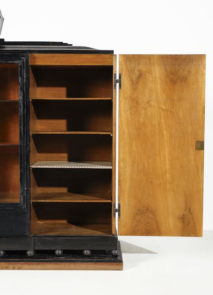 BORSANI GAETANO (1886 - 1955) : Credenza a due ante, vetrina e cassetto per Atelier di Varedo  - Asta Asta 455 | DESIGN E ARTI DECORATIVE DEL NOVECENTO Tradizionale - Associazione Nazionale - Case d'Asta italiane