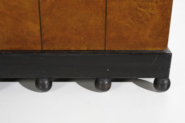 BORSANI GAETANO (1886 - 1955) : Credenza a due ante, vetrina e cassetto per Atelier di Varedo  - Asta Asta 455 | DESIGN E ARTI DECORATIVE DEL NOVECENTO Tradizionale - Associazione Nazionale - Case d'Asta italiane