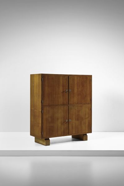 PONTI GIO (1891 - 1979) : Piccola credenza a quattro ante  - Asta Asta 455 | DESIGN E ARTI DECORATIVE DEL NOVECENTO Tradizionale - Associazione Nazionale - Case d'Asta italiane