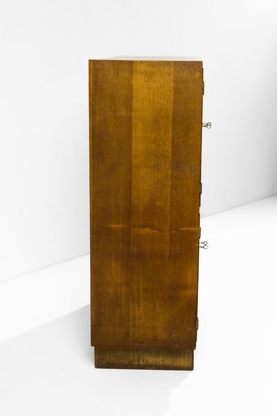 PONTI GIO (1891 - 1979) : Piccola credenza a quattro ante  - Asta Asta 455 | DESIGN E ARTI DECORATIVE DEL NOVECENTO Tradizionale - Associazione Nazionale - Case d'Asta italiane