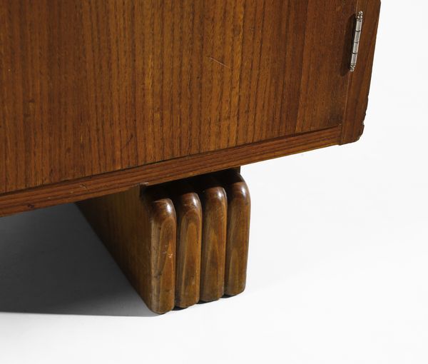 PONTI GIO (1891 - 1979) : Piccola credenza a quattro ante  - Asta Asta 455 | DESIGN E ARTI DECORATIVE DEL NOVECENTO Tradizionale - Associazione Nazionale - Case d'Asta italiane