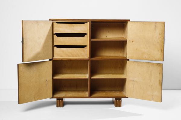 PONTI GIO (1891 - 1979) : Piccola credenza a quattro ante  - Asta Asta 455 | DESIGN E ARTI DECORATIVE DEL NOVECENTO Tradizionale - Associazione Nazionale - Case d'Asta italiane