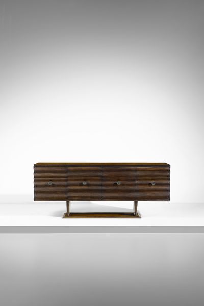 PONTI GIO (1891 - 1979) : Credenza a quattro ante con fronte grissinato  - Asta Asta 455 | DESIGN E ARTI DECORATIVE DEL NOVECENTO Tradizionale - Associazione Nazionale - Case d'Asta italiane