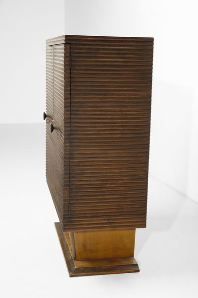 PONTI GIO (1891 - 1979) : Piccola credenza a due ante con fronte grissinato e interno illuminato  - Asta Asta 455 | DESIGN E ARTI DECORATIVE DEL NOVECENTO Tradizionale - Associazione Nazionale - Case d'Asta italiane