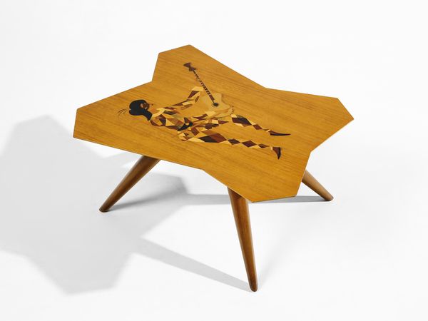 MEO MARINO : attribuito. Tavolino da salotto con piano poligonale decorato con Arlecchino  - Asta Asta 455 | DESIGN E ARTI DECORATIVE DEL NOVECENTO Tradizionale - Associazione Nazionale - Case d'Asta italiane