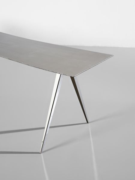 ARAD RON (n. 1951) : Tavolo n. 31 della serie 38 Tables prodotto da Ron Arad Studio presso Marzorati Rochetti, Cant  - Asta Asta 455 | DESIGN E ARTI DECORATIVE DEL NOVECENTO Tradizionale - Associazione Nazionale - Case d'Asta italiane