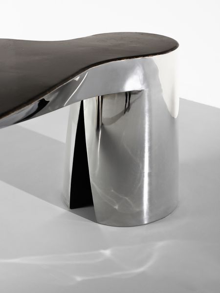 ARAD RON (n. 1951) : Two Legs And A Table prodotto da Ron Arad Studio presso Marzorati Rochetti, Cant  - Asta Asta 455 | DESIGN E ARTI DECORATIVE DEL NOVECENTO Tradizionale - Associazione Nazionale - Case d'Asta italiane