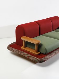 SOTTSASS ETTORE (1917 - 2007) : Divano a tre posti mod. Tappeto Volante per Bedding Brevetti, Casalguidi  - Asta Asta 455 | DESIGN E ARTI DECORATIVE DEL NOVECENTO Tradizionale - Associazione Nazionale - Case d'Asta italiane