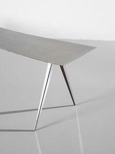 ARAD RON (n. 1951) : Tavolo n. 31 della serie 38 Tables prodotto da Ron Arad Studio presso Marzorati Rochetti, Cant  - Asta Asta 455 | DESIGN E ARTI DECORATIVE DEL NOVECENTO Tradizionale - Associazione Nazionale - Case d'Asta italiane