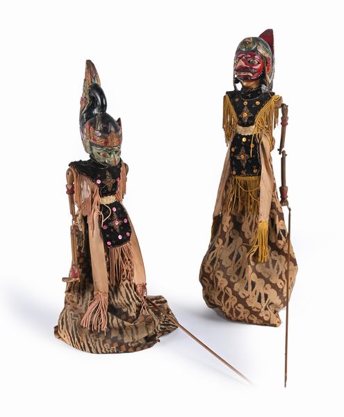 Due burattini sundanesi del teatro Wayang Golek, Giava occidentale, Indonesia, fine XIX/inizi XX secolo  - Asta La Collezione Enrico e Antonello Falqui. Di padre in figlio una vita nell'arte. - Associazione Nazionale - Case d'Asta italiane