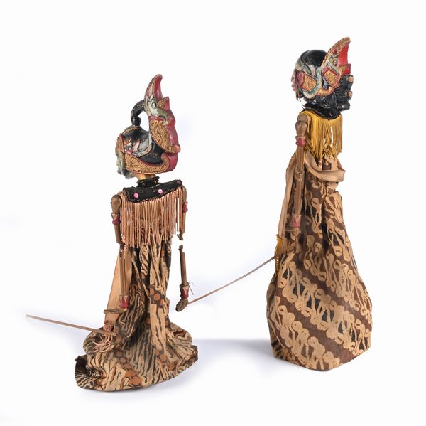 Due burattini sundanesi del teatro Wayang Golek, Giava occidentale, Indonesia, fine XIX/inizi XX secolo  - Asta La Collezione Enrico e Antonello Falqui. Di padre in figlio una vita nell'arte. - Associazione Nazionale - Case d'Asta italiane