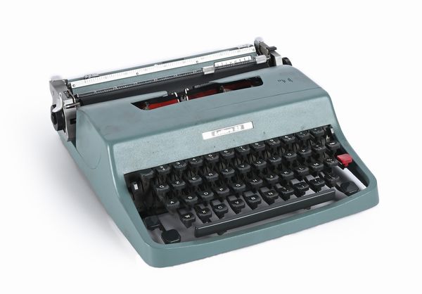 Olivetti Lettera 32 con custodia da trasporto  - Asta La Collezione Enrico e Antonello Falqui. Di padre in figlio una vita nell'arte. - Associazione Nazionale - Case d'Asta italiane