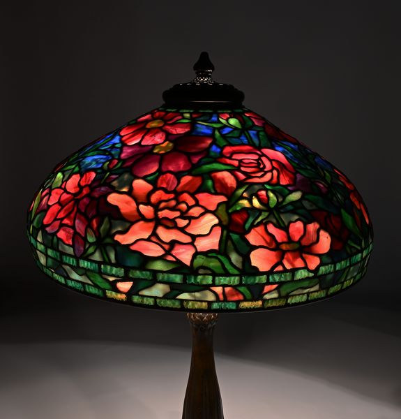 Tiffany Studios New York : Lampada da tavolo telescopica Peony  - Asta La Collezione Enrico e Antonello Falqui. Di padre in figlio una vita nell'arte. - Associazione Nazionale - Case d'Asta italiane