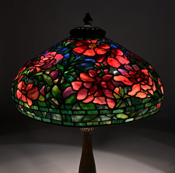 Tiffany Studios New York : Lampada da tavolo telescopica Peony  - Asta La Collezione Enrico e Antonello Falqui. Di padre in figlio una vita nell'arte. - Associazione Nazionale - Case d'Asta italiane