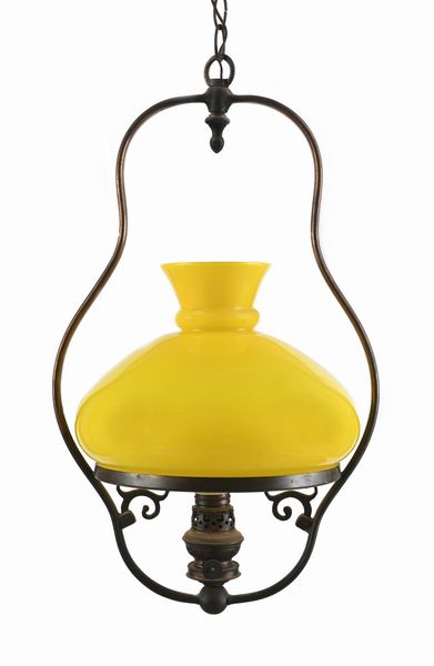 Lampada a sospensione in ottone con diffusore in vetro giallo  - Asta La Collezione Enrico e Antonello Falqui. Di padre in figlio una vita nell'arte. - Associazione Nazionale - Case d'Asta italiane