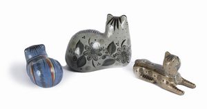 Tre figure di gatto accucciato in ceramica di Tonala, arte popolare messicana  - Asta La Collezione Enrico e Antonello Falqui. Di padre in figlio una vita nell'arte. - Associazione Nazionale - Case d'Asta italiane