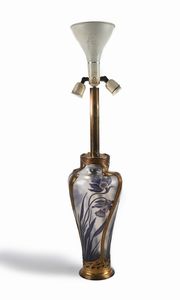 Lampada Art Nouveau in vetro cammeo e metallo ramato, Val Saint Lambert & Orivit, Colonia, Germania, primi Novecento  - Asta La Collezione Enrico e Antonello Falqui. Di padre in figlio una vita nell'arte. - Associazione Nazionale - Case d'Asta italiane