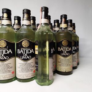 Buton Mangaroca Batida de Limao, Liquore  - Asta Wine & Spirits Flower Spring - Associazione Nazionale - Case d'Asta italiane