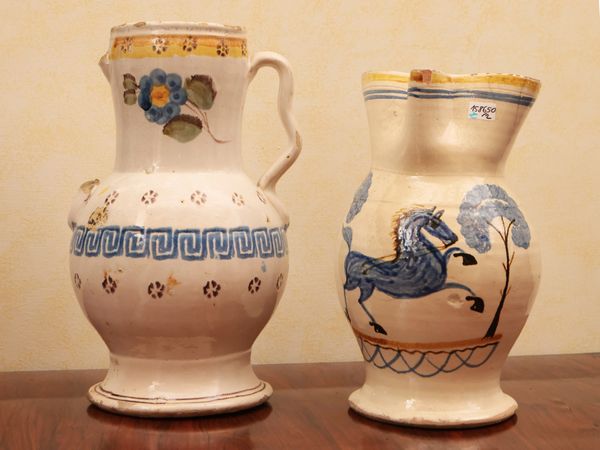 Due vasi in maiolica popolare, Italia meridionale, XIX/XX secolo  - Asta Una casa a Verona - Associazione Nazionale - Case d'Asta italiane