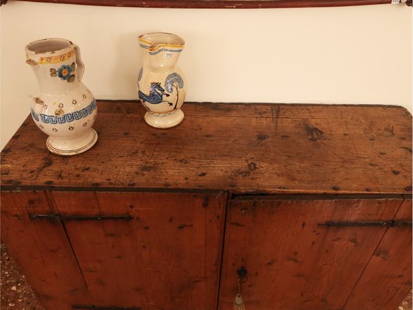 Credenza rustica in legno tenero  - Asta Una casa a Verona - Associazione Nazionale - Case d'Asta italiane