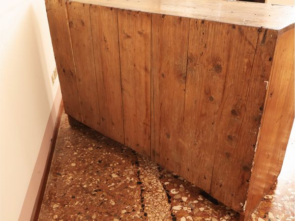 Credenza rustica in legno tenero  - Asta Una casa a Verona - Associazione Nazionale - Case d'Asta italiane