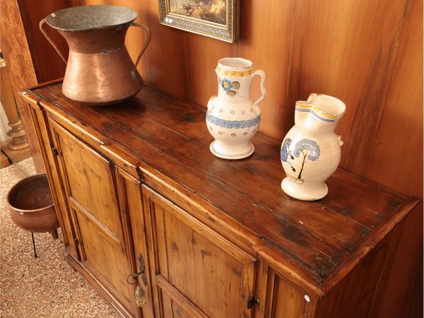 Grande credenza in legno tenero  - Asta Una casa a Verona - Associazione Nazionale - Case d'Asta italiane