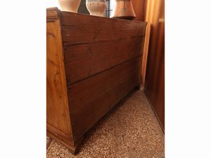 Grande credenza in legno tenero  - Asta Una casa a Verona - Associazione Nazionale - Case d'Asta italiane