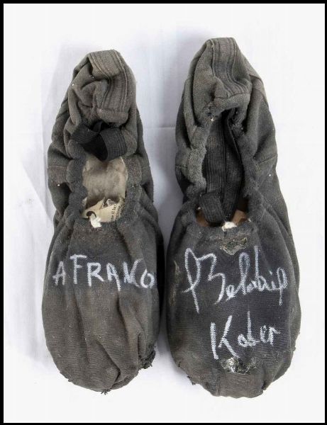 Belarbi, Kader (Grenoble, 18 novembre 1962) : Belarbi, Kader (Grenoble, 18 novembre 1962) - Scarpe da danza autografate  - Asta Memorabilia storici e cinematografici - Associazione Nazionale - Case d'Asta italiane