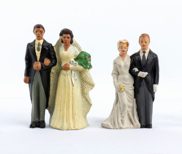 Collezione figurine, personaggi per matrimonio, comunione  - Asta Memorabilia storici e cinematografici - Associazione Nazionale - Case d'Asta italiane